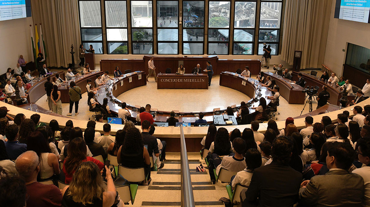 300-estudiantes-de-colegios-oficiales-de-Medellín-se-formarán-en-debate-y-oratoria01