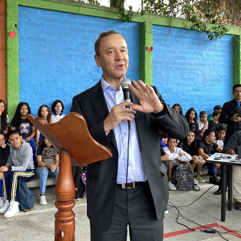 Embajador-en-la-I.E.-República-de-Brasil-2 Embajador de Brasil visitó institución educativa oficial de Medellín que le apuesta al portugués como segundo idioma