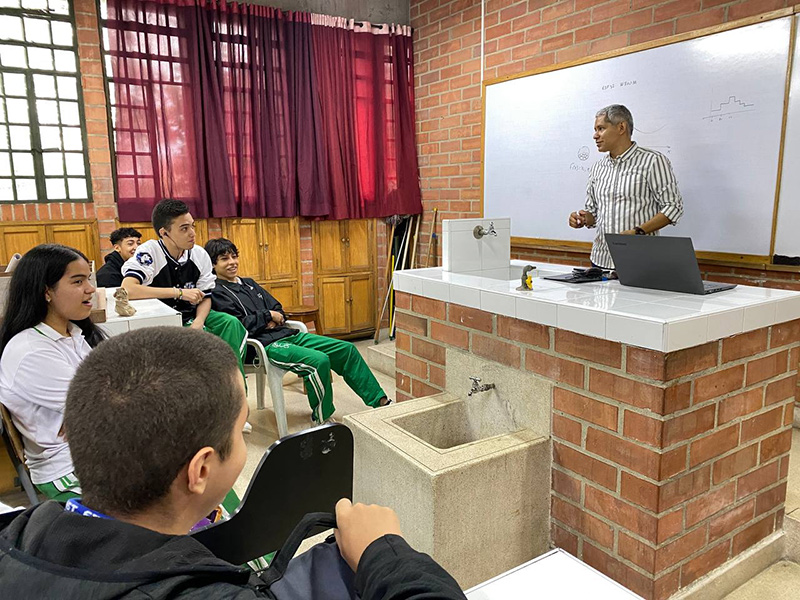 Escuela-para-Maestros-2 Está abierta la convocatoria de cursos y diplomados virtuales sobre Cuarta Revolución Industrial para maestros de Medellín