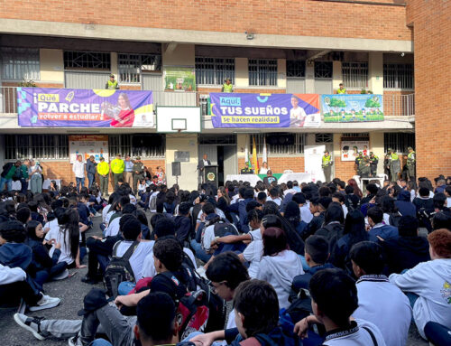 Con 383.950 estudiantes matriculados inició el calendario escolar de la educación básica y media en Medellín