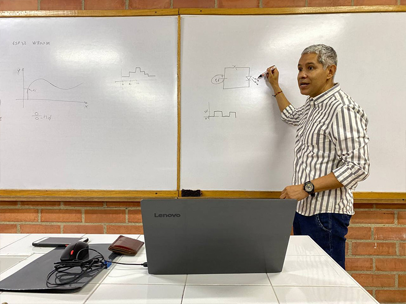 cursos-y-diplomados-virtuales-sobre-Cuarta-Revolución-Industrial-1 Está abierta la convocatoria de cursos y diplomados virtuales sobre Cuarta Revolución Industrial para maestros de Medellín